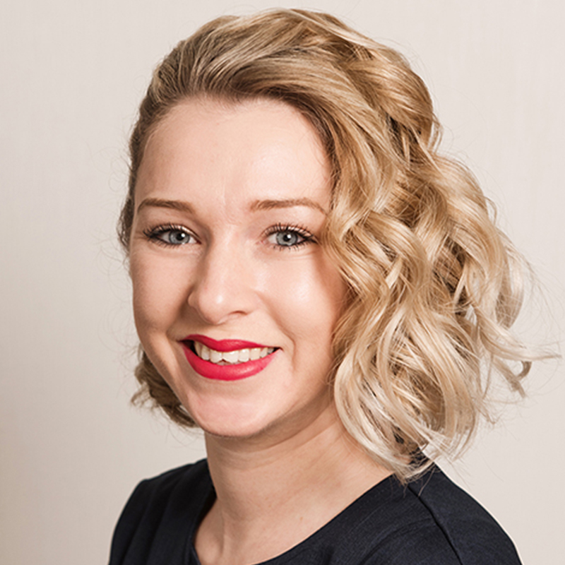Robyn is a senior therapist and specialises in microneedling. 
