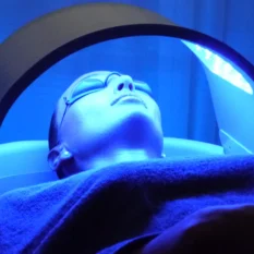 female client receiving blue light therapy treating acne outbreak